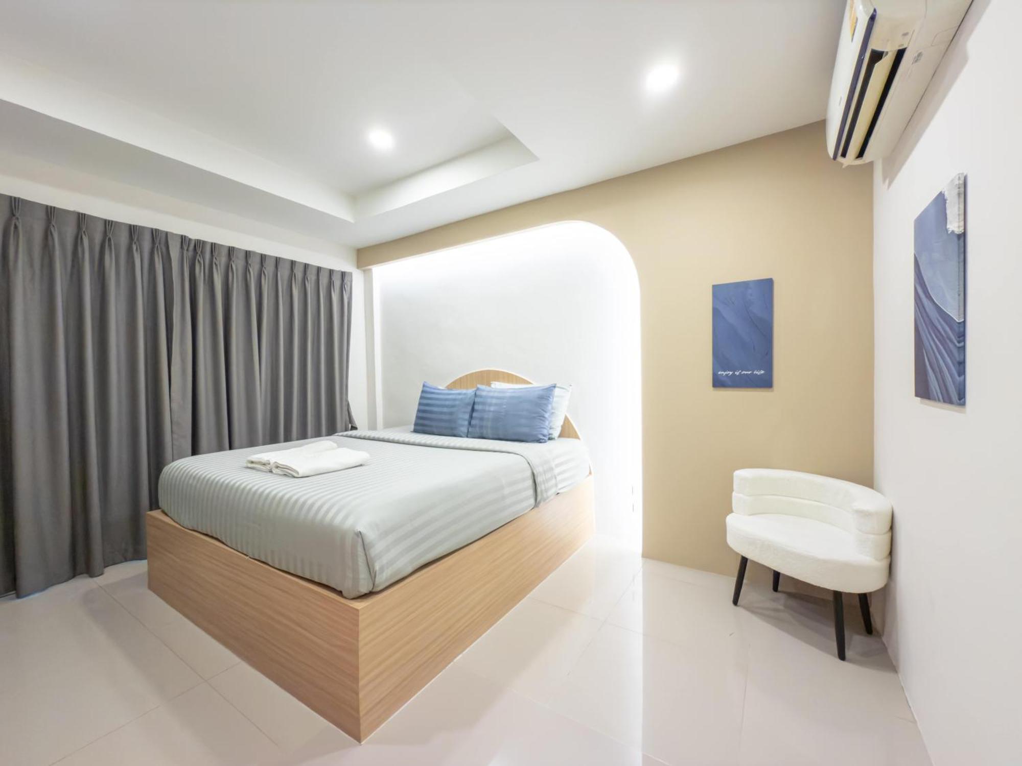 The Seathru Koh Larn Hotel Pattaya Exterior photo
