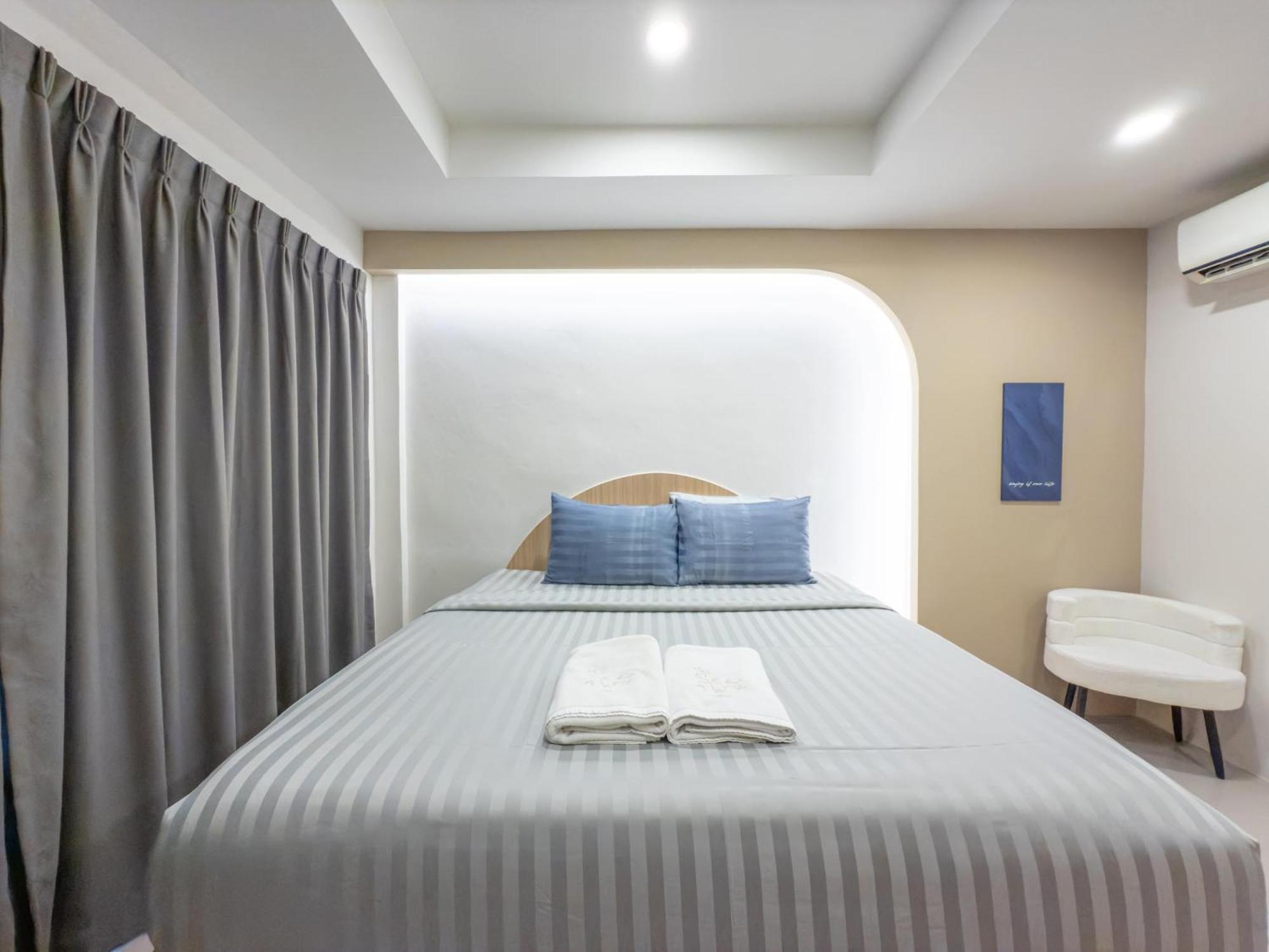 The Seathru Koh Larn Hotel Pattaya Exterior photo