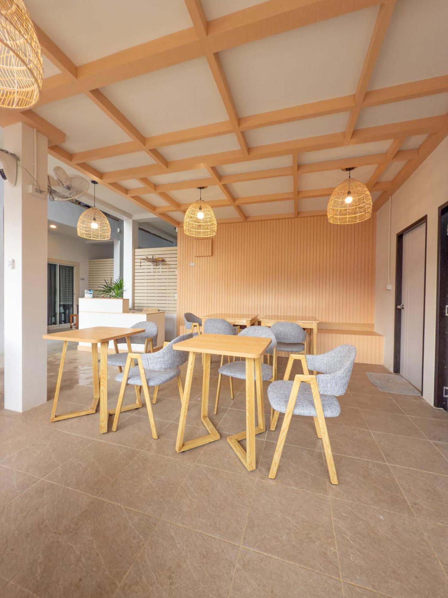 The Seathru Koh Larn Hotel Pattaya Exterior photo